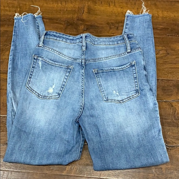 High waisted distressed medium wash jeans - Picture 3 of 3